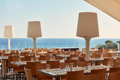 Imagen del bar/restaurante del Hotel Atlantica Mikri Poli Crete. Foto 2