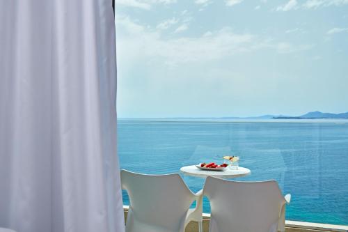 Imagen general del Hotel Atlantica Nissaki Beach - Adults Only. Foto 7