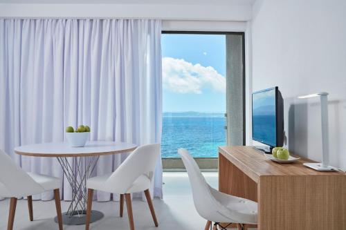 Imagen general del Hotel Atlantica Nissaki Beach - Adults Only. Foto 11