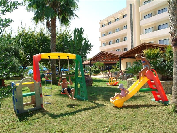 Imagen general del Hotel Atlantica Sancta Napa. Foto 5