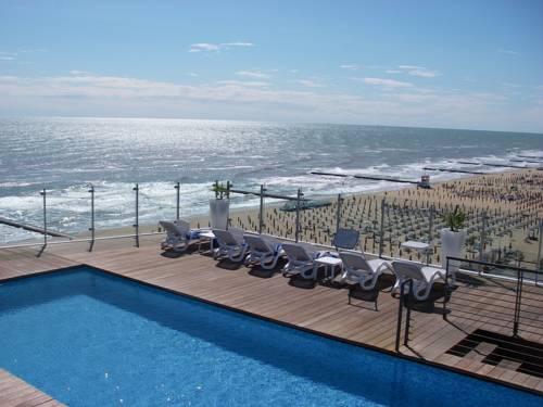 Imagen de la piscina del Hotel Atlantico, Lido Di Jesolo. Foto 11