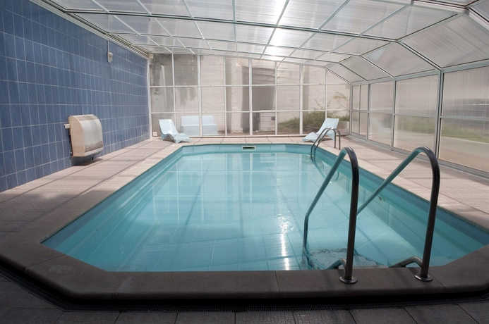 Imagen de la piscina del Hotel Atlantida Sol. Foto 5