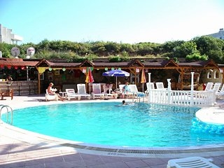 Imagen de la piscina del Hotel Atlantik Apart. Foto 5