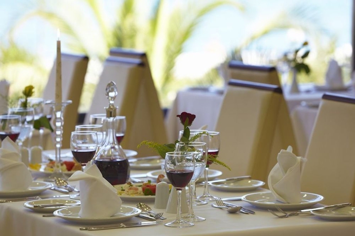 Imagen del bar/restaurante del Hotel Atlantis Beach. Foto 2