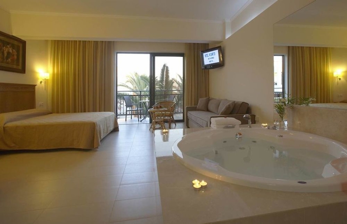 Imagen de la habitación del Hotel Atlantis Beach. Foto 9