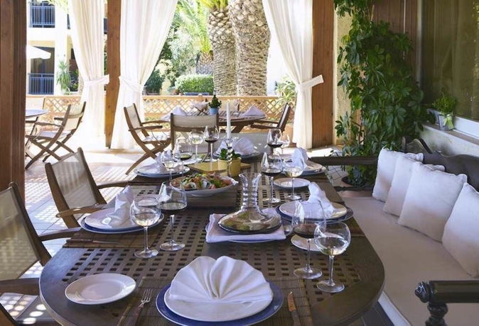 Imagen del bar/restaurante del Hotel Atlantis Beach. Foto 4