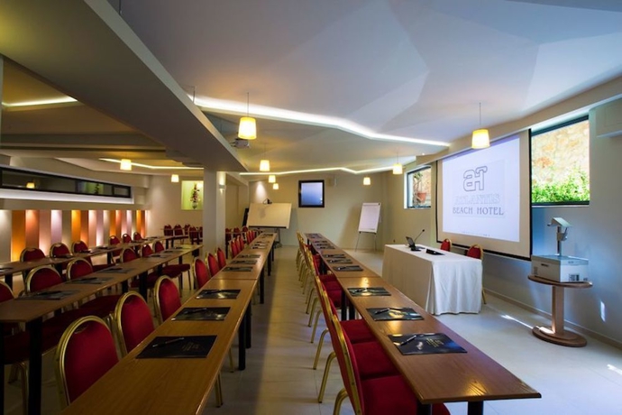 Imagen de los interiores del Hotel Atlantis Beach. Foto 15