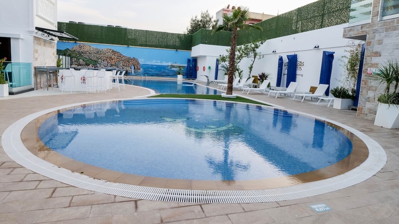 Imagen de la piscina del Hotel Atlantis Bejaia Aéroport. Foto 17