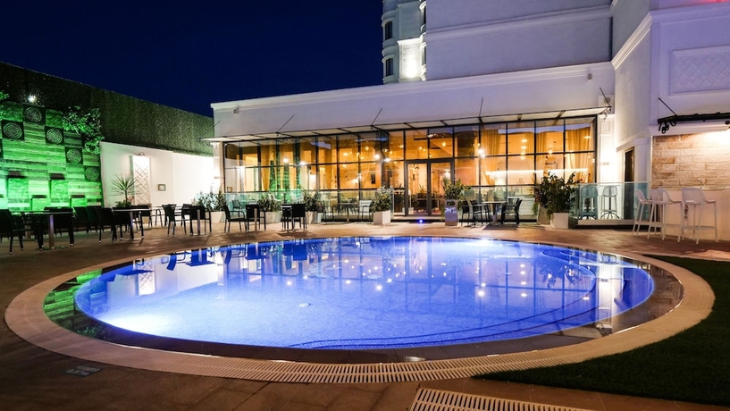 Imagen de la piscina del Hotel Atlantis Bejaia Aéroport. Foto 18