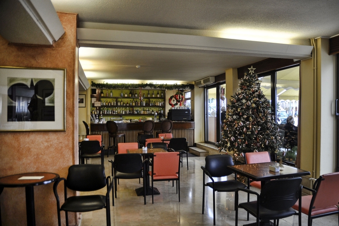 Imagen del bar/restaurante del Hotel Atlantis, Corfu. Foto 3