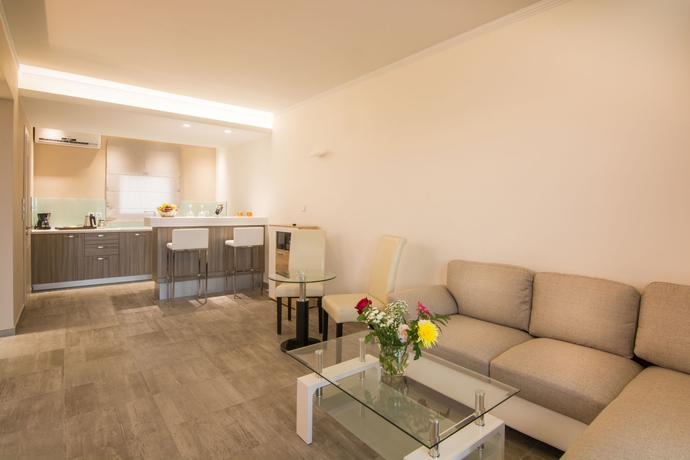 Imagen de los interiores del Hotel Atlantis, Lambi. Foto 13