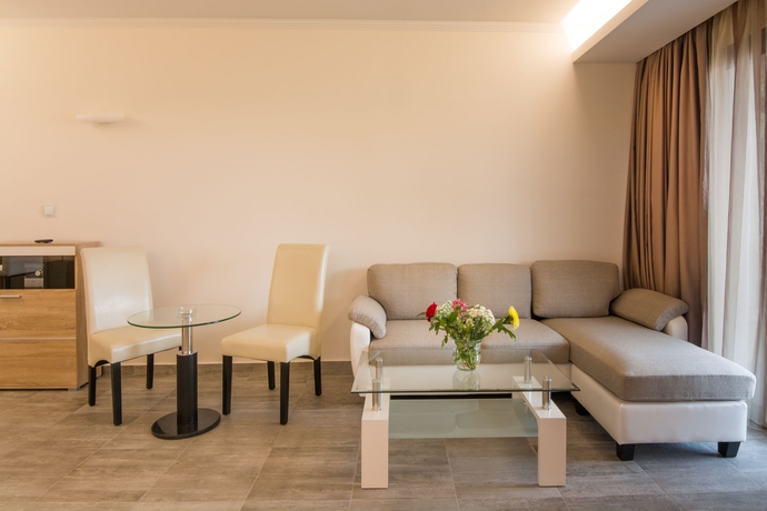 Imagen de los interiores del Hotel Atlantis, Lambi. Foto 14