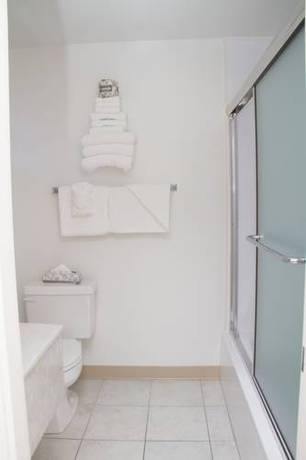Imagen de la habitación del Hotel Atlantis Oceanfront Inn. Foto 2