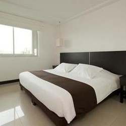 Imagen de la habitación del Hotel Atlantis Suites. Foto 2