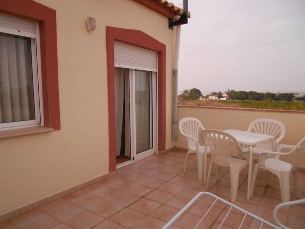 Imagen de los exteriores del Hotel Atlas. Foto 6