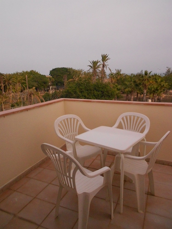 Imagen de los exteriores del Hotel Atlas. Foto 7