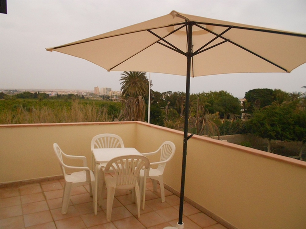 Imagen de los exteriores del Hotel Atlas. Foto 8