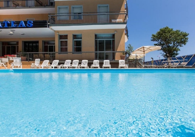 Imagen de la piscina del Hotel Atlas, Rimini. Foto 19