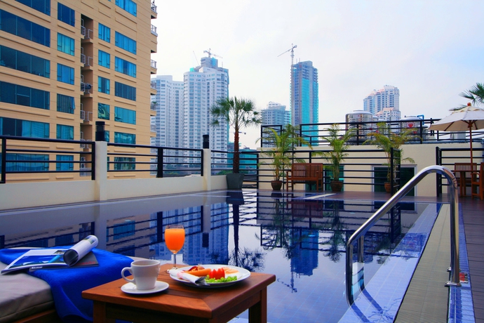 Imagen de la piscina del Hotel Atlas Sukhumvit. Foto 16