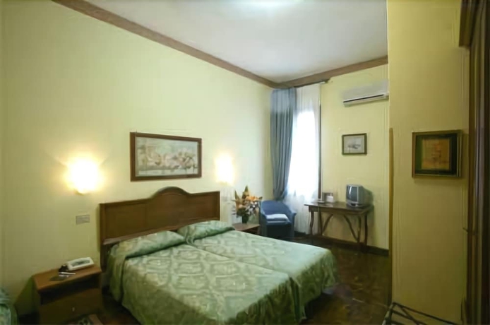 Imagen de la habitación del Hotel Atmosphere. Foto 7