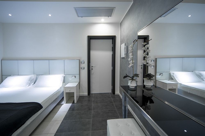 Imagen de la habitación del Hotel Atmosphere Suite. Foto 5