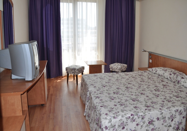 Imagen de los interiores del Hotel Atol. Foto 10