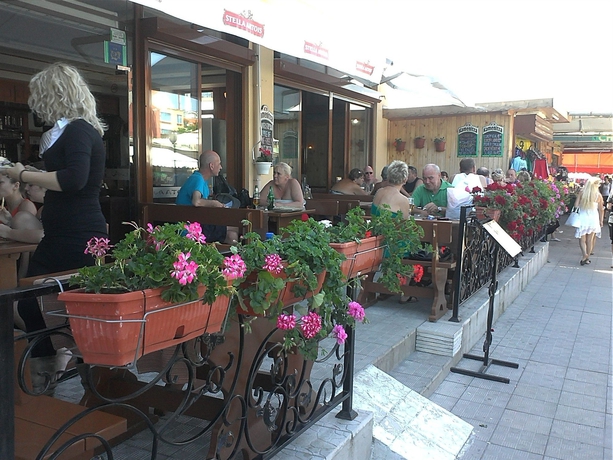 Imagen del bar/restaurante del Hotel Atol. Foto 5