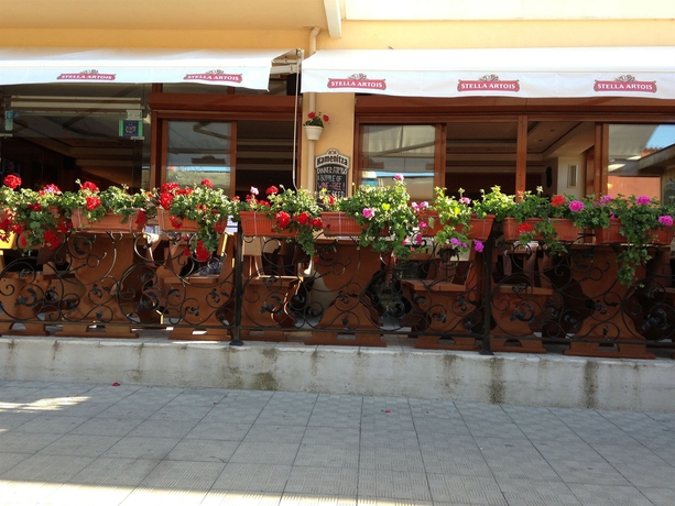 Imagen del bar/restaurante del Hotel Atol. Foto 6