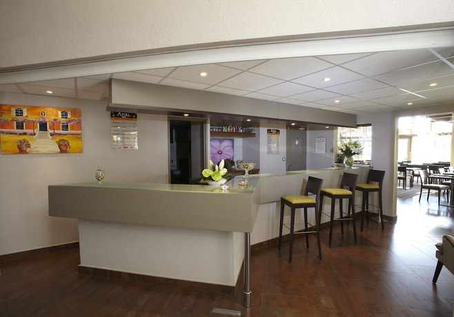 Imagen de los interiores del Hotel Atoll, NIORT. Foto 19