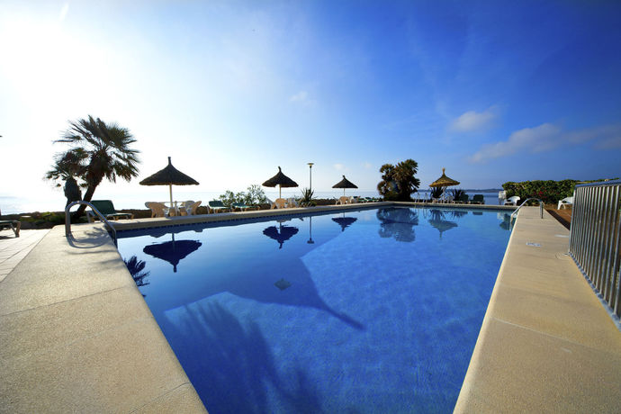 Imagen de la piscina del Hotel Atolon & Kaafu Beach Club. Foto 10