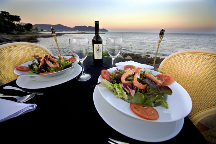 Imagen del bar/restaurante del Hotel Atolon & Kaafu Beach Club. Foto 3