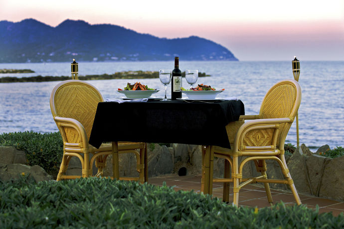 Imagen del bar/restaurante del Hotel Atolon & Kaafu Beach Club. Foto 4