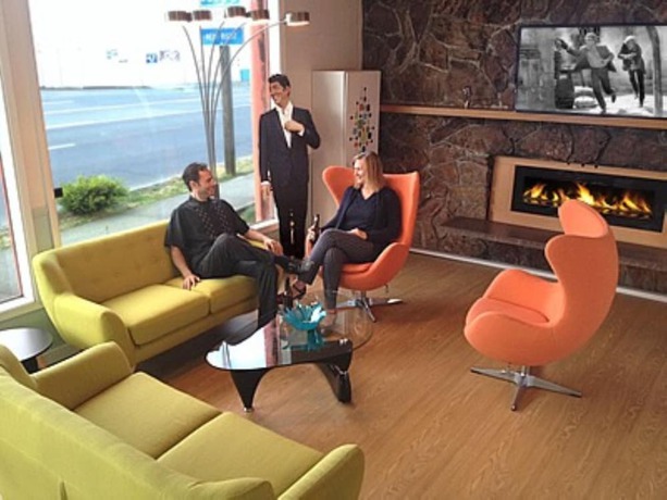 Imagen de los interiores del Hotel Atomic Motel. Foto 18