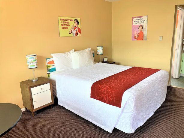Imagen de la habitación del Hotel Atomic Motel. Foto 11