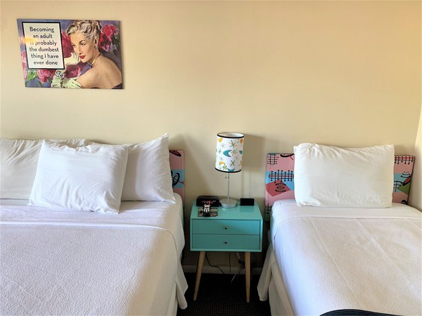 Imagen de la habitación del Hotel Atomic Motel. Foto 12