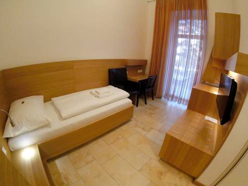 Imagen de la habitación del Hotel Aton. Foto 9