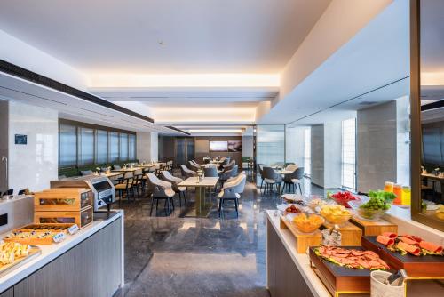 Imagen del bar/restaurante del Hotel Atour Guangzhou Huadu Shiling Avenue. Foto 15