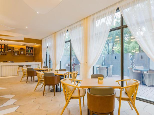 Imagen del bar/restaurante del Hotel Atour Hotel Jimei University. Foto 10