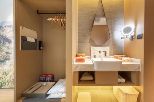 Imagen de la habitación del Hotel Atour Kunming Cuihu. Foto 17