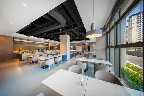 Imagen del bar/restaurante del Hotel Atour Light Chongqing Hechuan Sports Center. Foto 7