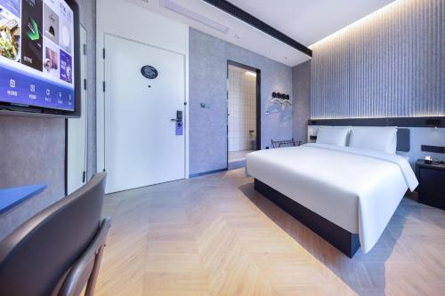 Imagen de la habitación del Hotel Atour Light Fuzhou Sanfang Qixiang. Foto 13