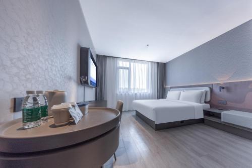 Imagen general del Hotel Atour Light Qingdao Kaohsiung Road Subway Station Hong Kong Middle Road. Foto 2