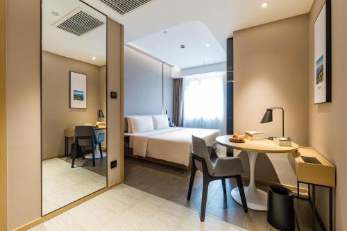 Imagen de la habitación del Hotel Atour Ningbo Bund Road Jinxintiandi. Foto 18