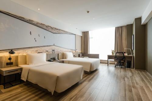 Imagen de la habitación del Hotel Atour Ningbo Laowaitan. Foto 12