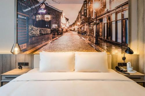 Imagen de la habitación del Hotel Atour Ningbo Laowaitan. Foto 15