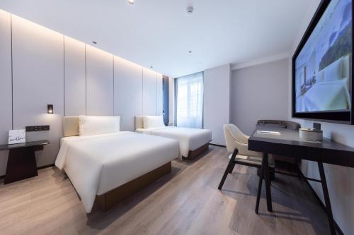Imagen de la habitación del Hotel Atour Qingdao Laoshan Shilaoren Beach. Foto 12