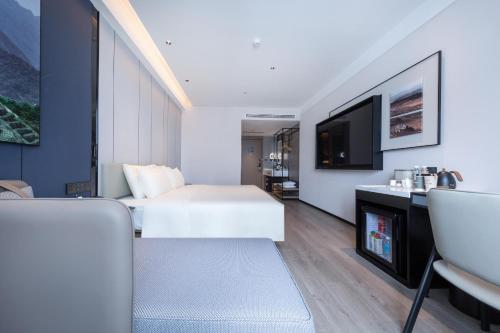 Imagen de la habitación del Hotel Atour Qingdao Laoshan Shilaoren Beach. Foto 18