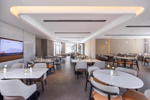 Imagen del bar/restaurante del Hotel Atour Qujing Qilin. Foto 10