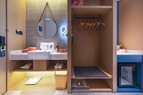 Imagen de la habitación del Hotel Atour Shanghai Wujiaochang Daxue Road. Foto 15
