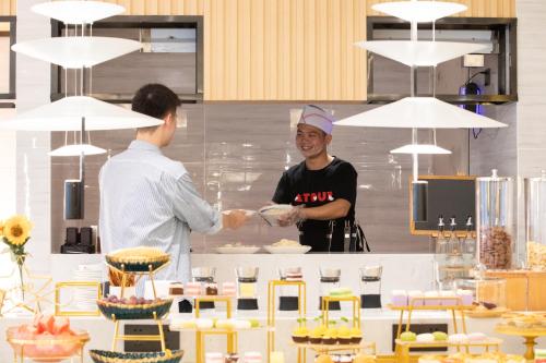 Imagen del bar/restaurante del Hotel Atour Shenzhen Nanshan Shili Metro Station. Foto 14